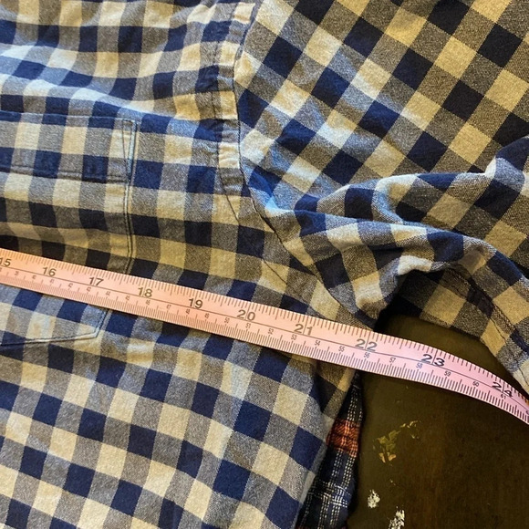 2 Old navy plaid men long sleeved button up shirts size Large collared shirts - Picture 14 of 16